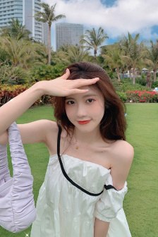 女生泳衣遮肚子